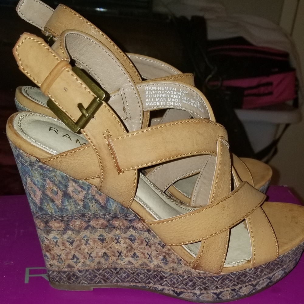Ladies sandles - Picture 3 of 3
